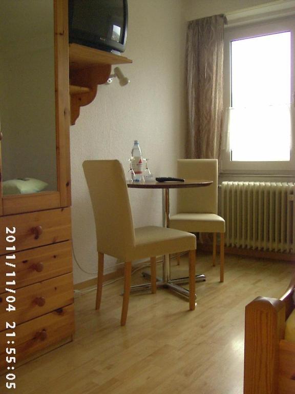 Zur Alten Fuldaschleife Guxhagen Kamer foto