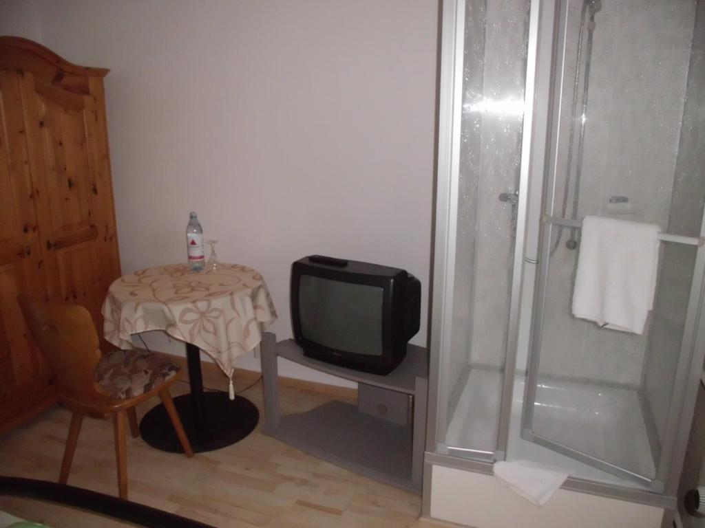 Zur Alten Fuldaschleife Guxhagen Kamer foto