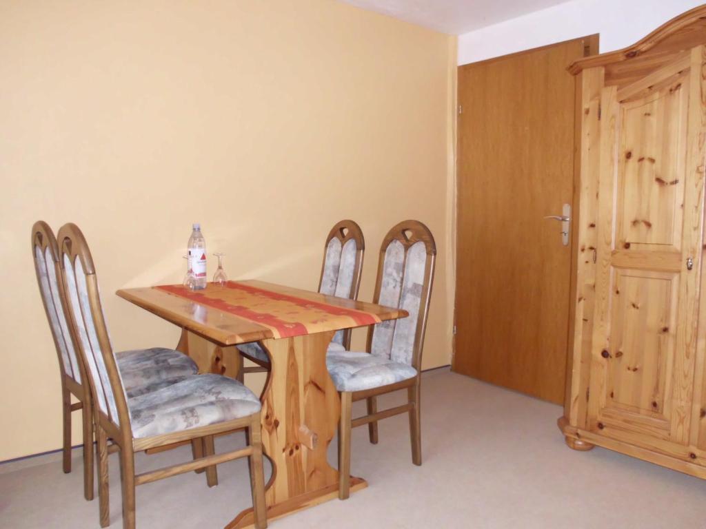 Zur Alten Fuldaschleife Guxhagen Kamer foto