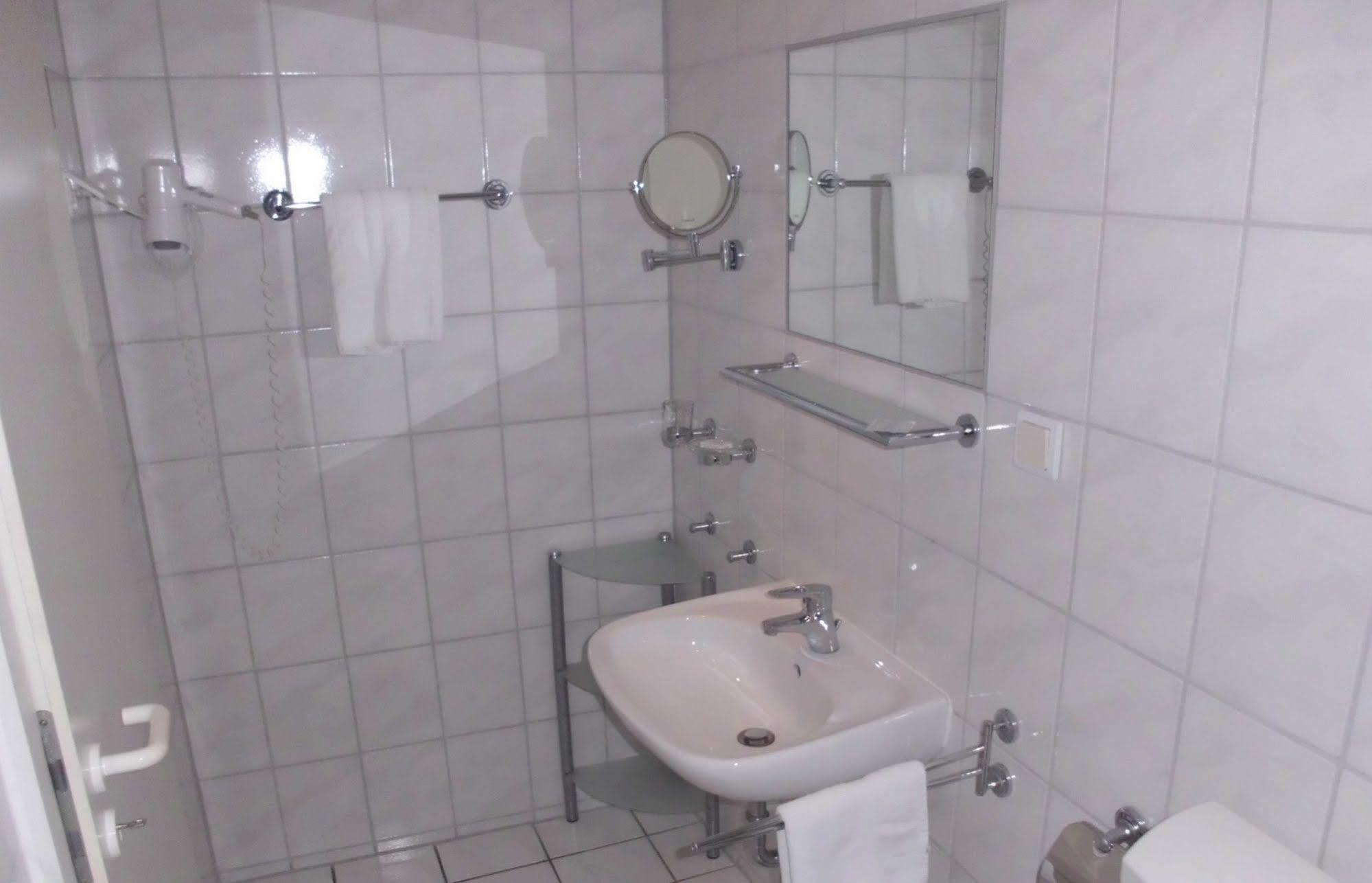 Zur Alten Fuldaschleife Guxhagen Buitenkant foto
